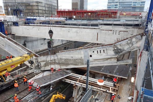 Une poutre de 700 tonnes s'est effondrée sur les lignes C il y a une semaine.