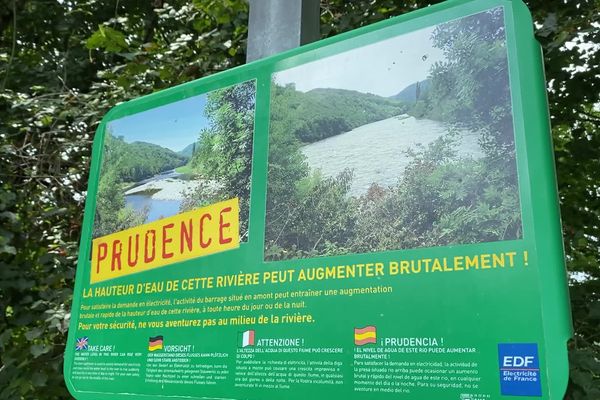 En aval du barrage du Bort-les-Orgues, les niveaux des plans d'eaux et cours d'eau peuvent monter brutalement