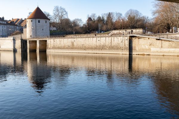 Le Doubs à Besançon en février 2023