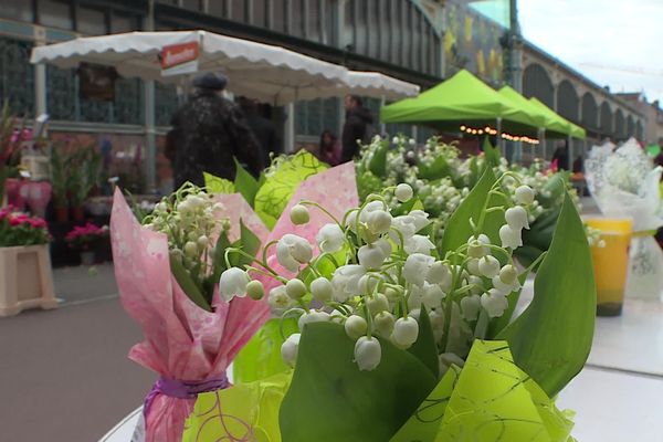 Sur les étals des marchés de Dijon, on retrouve déjà les premiers brins de muguet sauvage de la saison.