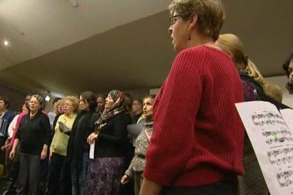 Les 35 choristes des Concerts de Poches de Soissons sont en pleine répétitions