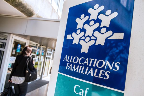 Pour justifier sa décision de ne pas délivrer de prime de naissance, la CAF affirmait appliquer la législation en vigueur.