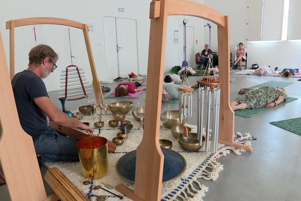 Des massages sonores sont organisés à Quimper tout au long du festival