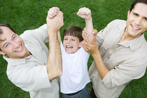 Parent 1, parent 2 devra remplir ce petit garçon sur ses documents scolaires