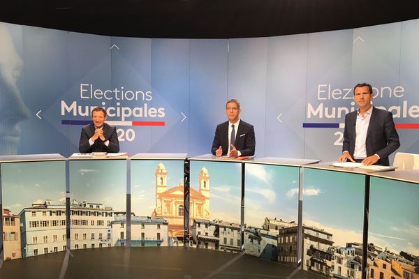 Jean-Sébastien de Casalta, Pierre Savelli et Julien Morganti à quelques minutes du débat