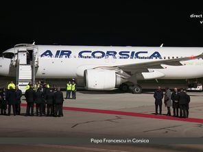 L'avion d'Air Corsica dans lequel le pape a pris place afin de rentrer à Rome.