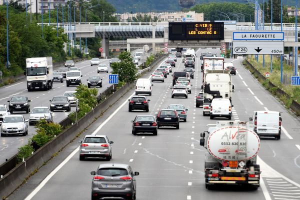 Les concentrations de dioxyde d'azote, gaz essentiellement lié au trafic routier, sont stables par rapport à l'an dernier et en très fort baisse par rapport à 2017-2019 en Occitanie.