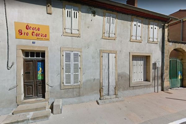 L'école Sainte-Cécile est située à Gueugnon, rue de la Liberté