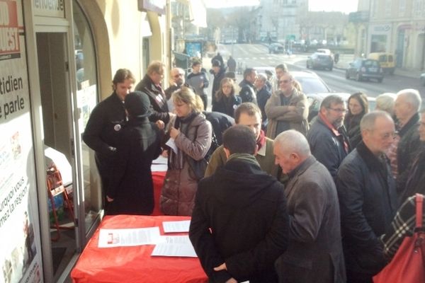 Mobilisation devant l'agence auscitaine de Sud-Ouest