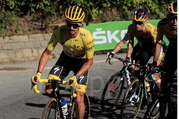 Wout Van Aert remporte la 5ème étape du Tour de France arrivée à Privas en Ardèche. Julian Alaphilippe, quant à lui, perd le maillot jaune de leader.