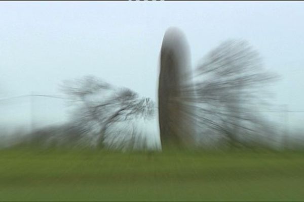 Le menhir de Saint-Dolent