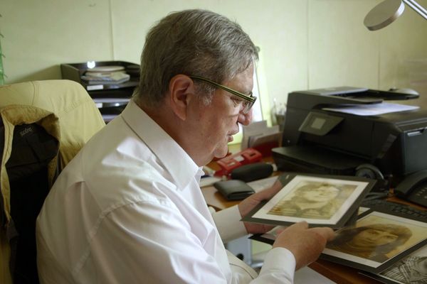 Pierre Monnoir est toujours ému en regardant les photos des jeunes filles disparues