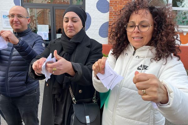 Les parents des jeunes patients de l'ex-centre de santé Edens ont reçu le dossier médicale ce 23 mars.