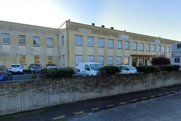 Les locaux de la mosquée Al Farouk se trouvent dans le centre d’activité Les Échoppes à Pessac.