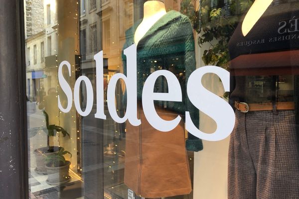 Début des soldes à Bordeaux, les clients se font rares