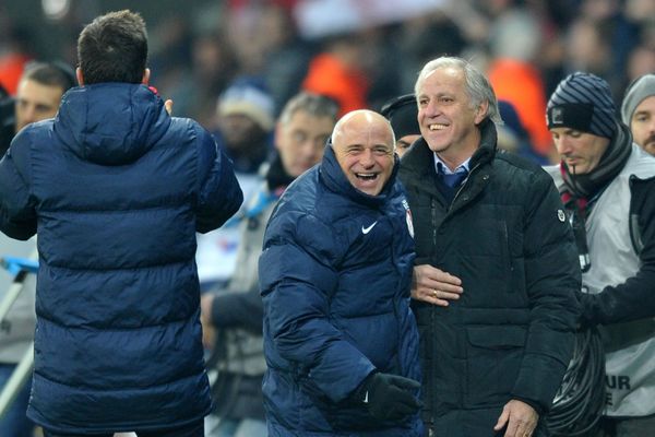 René Girard tout sourire après la victoire de son équipe fac e à Marseille, le 3 décembre 2013 au Stade Pierre Mauroy