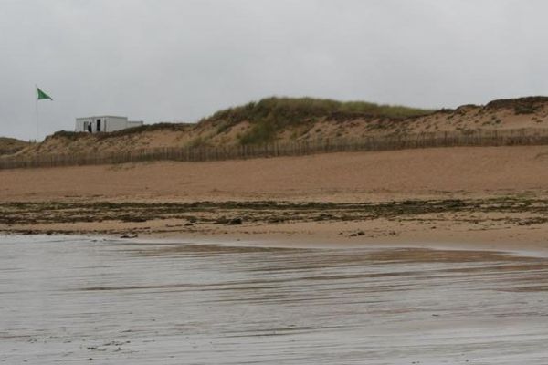 Un homme d'une vingtaine d'années a été retrouvé mort sur la plage de la Falaise à Guidel (56) ce dimanche matin