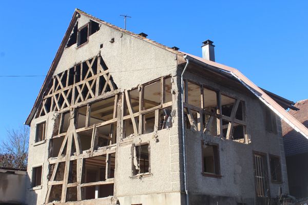 La maison du 16e siècle de Buschwiller est mise au jour par les bénévoles depuis le début du mois de novembre