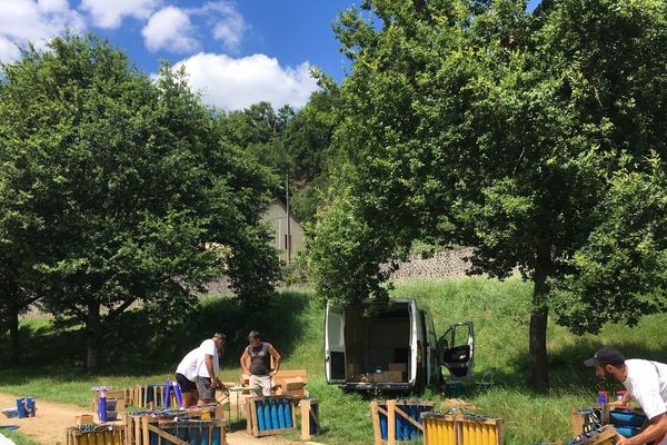 Préparatifs du feu d'artifice d'Aixe-sur-Vienne.