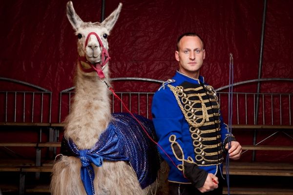 Le cirque se dévoile - exposition dans le hall du Conseil Général du Puy-de-Dôme visible jusqu'au 29 décembre 2012 (photographies de Ludovic Combe)