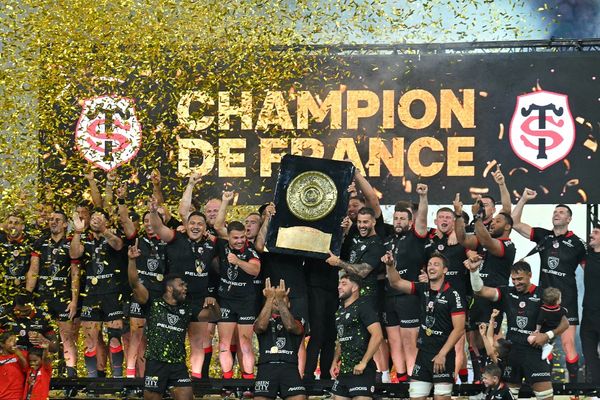 Le Stade Toulousain a remporté la finale du top 14 à Marseille, hier, vendredi 28 juin 2024 et leur 23e titre de champion de France. Cette victoire intervient quelques semaines à peine après leur sacre de champion d'Europe. Un doublé historique.