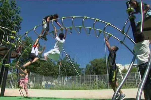 Les enfants de la cité Air-Bel dans le 11eme arrondissement de Marseille