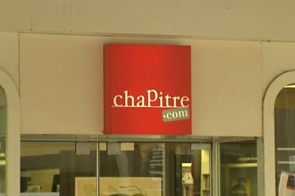 Le réseau de librairies Chapitre, qui comptait initialement 57 établissements, est en liquidation judiciaire depuis le 2 décembre 2013.