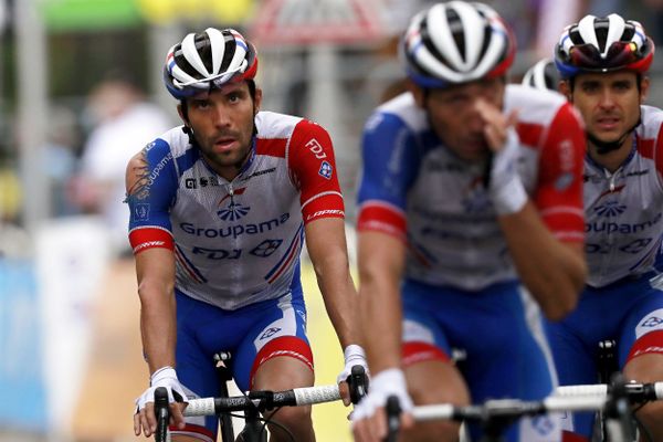Diminué depuis une chute à l'arrivée de la première étape du tour de France, Thibaut Pinot a perdu une vingtaine de minutes à l'arrivée de la 8ème étape.