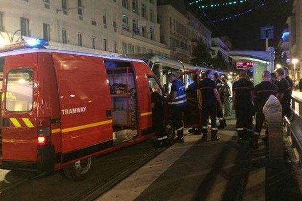 l'homme serait tombé sur les voies après une bagarre.