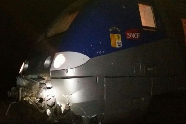 Les passagères de la voiture ont eu le temps d'évacuer la voiture avant la collision avec le train.