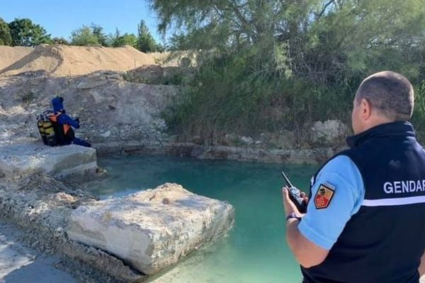 Macabre découverte vers 9h ce matin. Les gendarmes ont retrouvé le corps d'Aymery, enfant autiste, disparu dimanche de la maison familiale, à Aigues-Vives, près de Nîmes. Dans un trou d'eau, indique la gendarmerie du Gard.