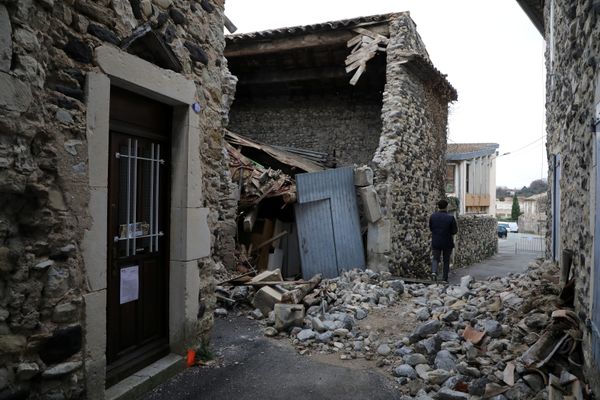 Le 11 novembre 2019, un séisme de magnitude 5,4 a touché le sud-est de la France. Quatre ans après, les quelque 900 sinistrés en Ardèche et dans la Drôme racontent leurs difficultés pour être indemnisés.