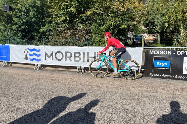 Dans la deuxième manche de coupe de France de cyclo-cross à Quelneuc (Côtes-d'Armor), c'est la Bretonne Amandine Fouquenet qui s'est imposée haut la main comme la veille lors de la première manche.