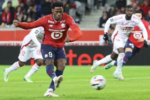 Jonathan Denis lors de son pénalty pendant le match LOSC-Brest