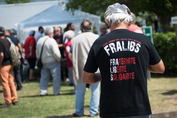  le 26 mai 2015. Les ex fralib presentent leur nouvel outil de production et leur marque: 1 336, comme le nombre de jours de lutte de ces 58 salariés contre le  groupe americain Unilever, pour sauver leur usine.