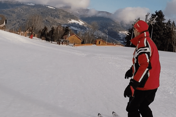 François Mourot, le gérant de la station du Frenz, sur l'une de ses deux pistes