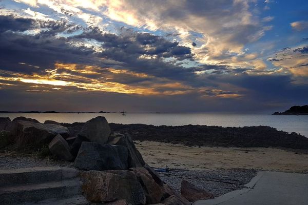 la plage de Térénez