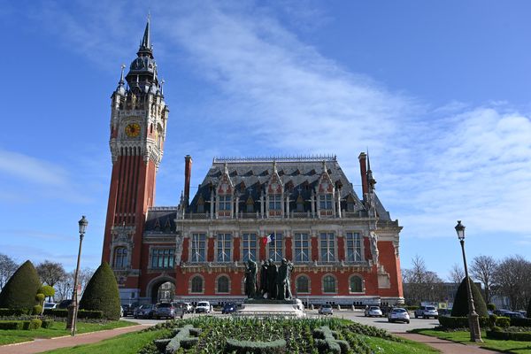 Nathalie Bouchart affirme que si Emmanuel Agius est “mis en examen et condamné”, elle lui “[demandera] de démissionner de ses mandats.”