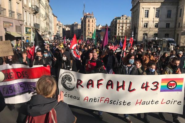 Une des 2 manifestations dans les rues du Puy-en-Velay le 5 février 2022.