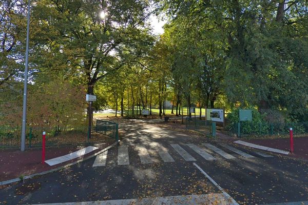 Les faits se sont déroulés dans ce parc public du centre-ville de Douai.