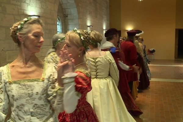 Les stagiaires de la compagnie de Christine Grimaldi font revivre une salle de bal du temps passé