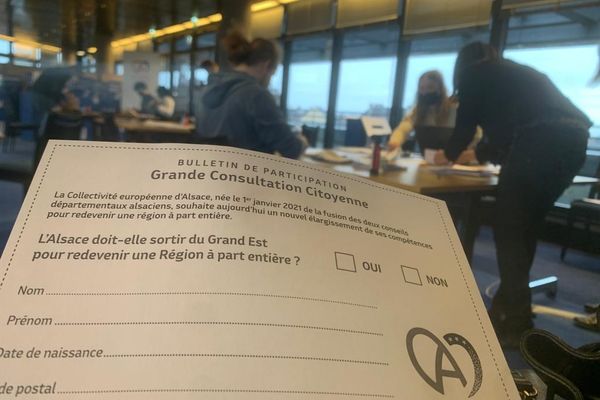 Début du dépouillement des urnes à la CEA, après deux mois de consultation citoyenne.