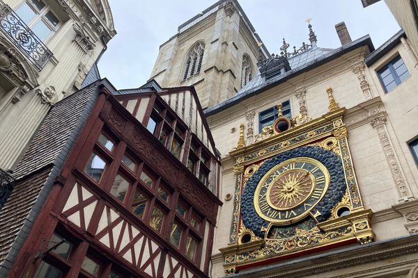 Comment change-t-on l'heure du Gros-Horloge à Rouen ?