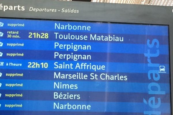 Montpellier - un panneau d'information dans la gare Saint-Roch - archives