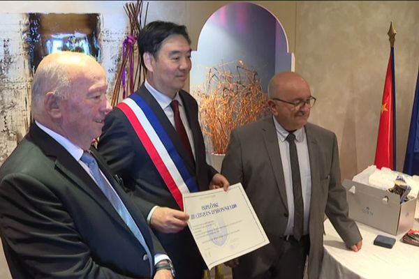 Avant de quitter la France, l'ambassadeur de Chine a été nommé citoyen d’honneur de la ville de Montargis.