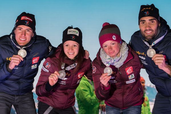 Quentin Fillon Maillet, Anais Chevalier, Marie Dorin-Habert, Martin Fourcade médaillés d'argent du relais des mondiaux 2017