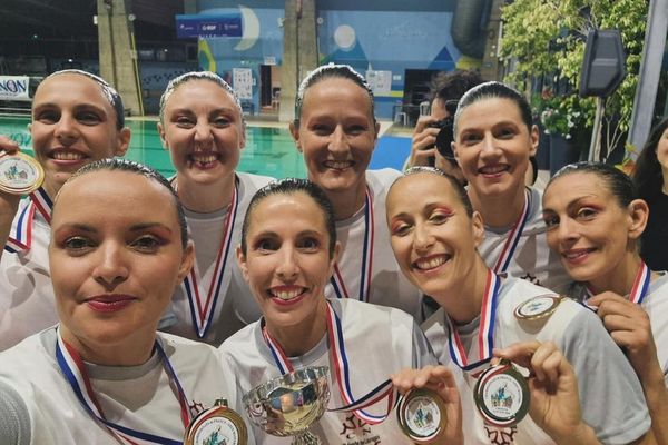 Les copines de la synchro auréolées d'or aux championnats de France de natation synchronisée