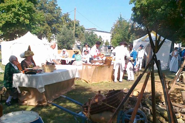 Tout au long du week-end, les habitants de Langeac enfilent les costumes pour fêter Lafayette, et le retour de l'Hermione