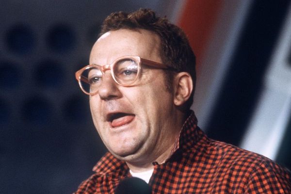 En 1986 : mort accidentelle à moto du comédien Coluche.