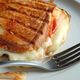 Gros plan de croque-monsieur, plat incontournable de la restauration française